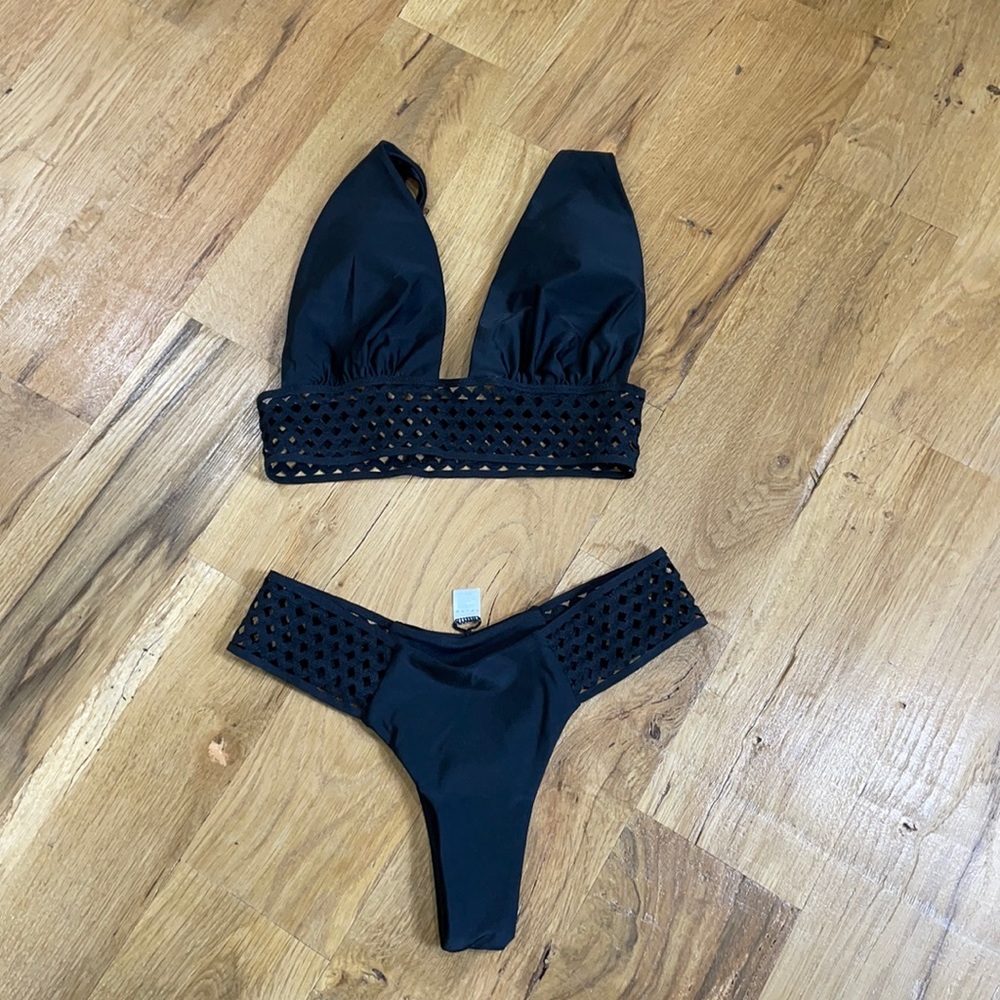 Black bikini